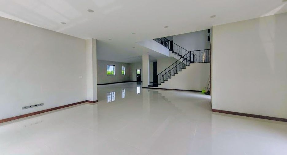 For sale 5 bedrooms house in Thawi Watthana, Bangkok