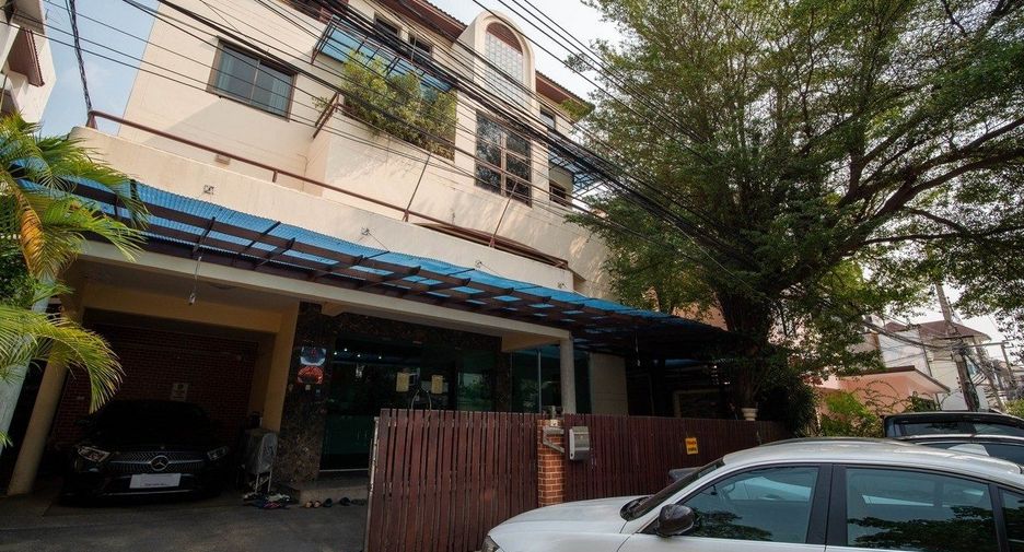 For rent retail Space in Wang Thonglang, Bangkok