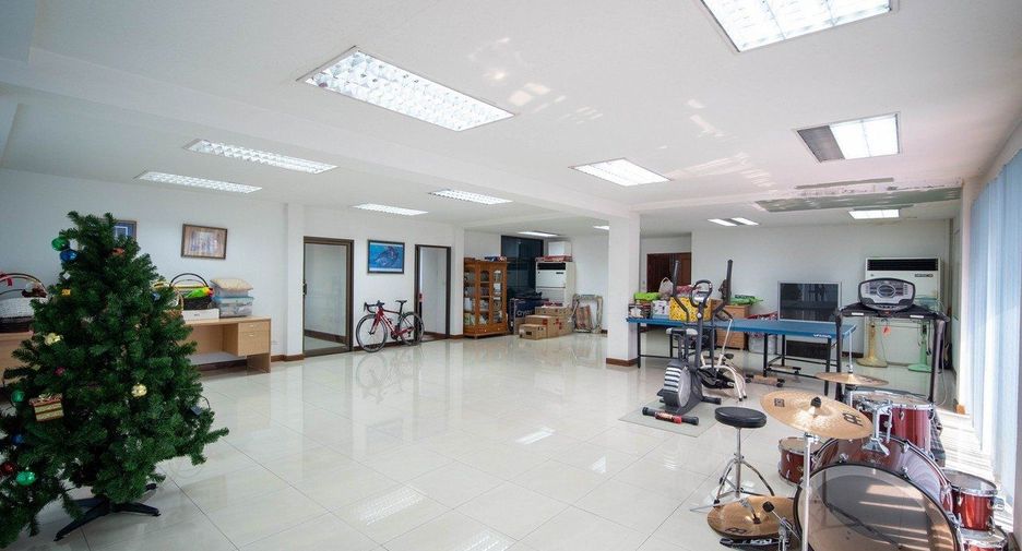 For rent retail Space in Wang Thonglang, Bangkok