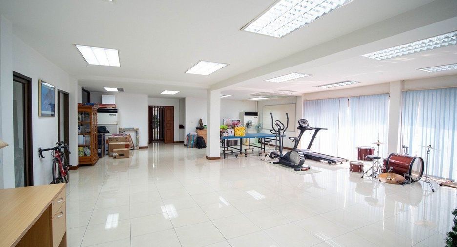 For rent retail Space in Wang Thonglang, Bangkok