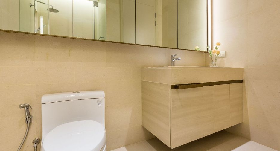 For rent and for sale 2 bedrooms condo in Pathum Wan, Bangkok