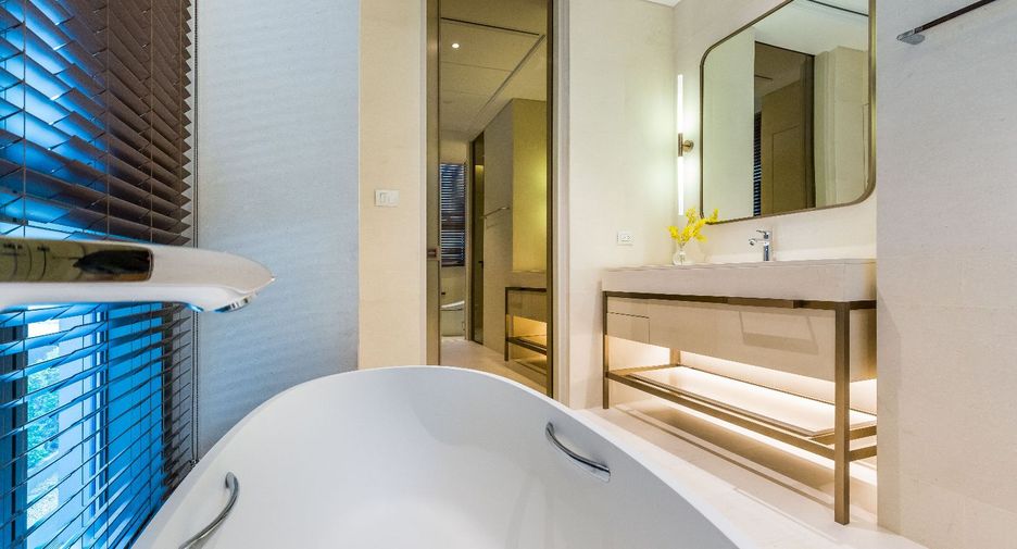 For rent and for sale 2 bedrooms condo in Pathum Wan, Bangkok