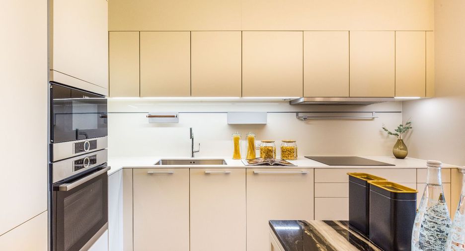 For rent and for sale 2 bedrooms condo in Pathum Wan, Bangkok