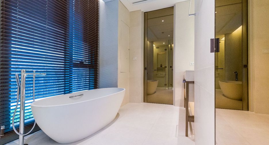 For rent and for sale 2 bedrooms condo in Pathum Wan, Bangkok