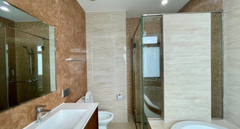 For rent 2 bedrooms condo in Khlong Toei, Bangkok