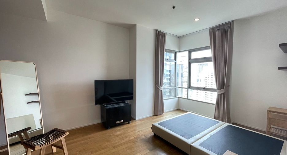 For rent 2 bedrooms condo in Khlong Toei, Bangkok