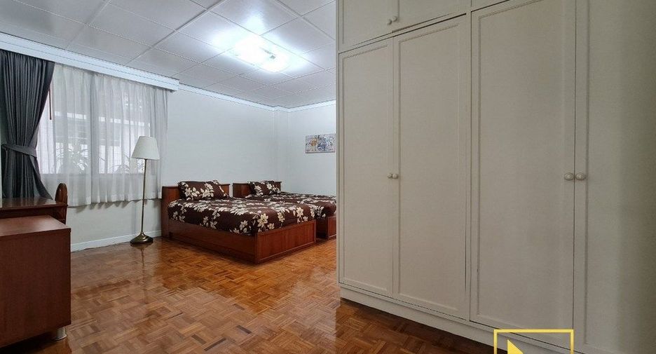 For rent 2 bedrooms apartment in Watthana, Bangkok