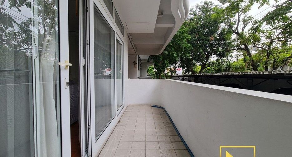 For rent 2 bedrooms apartment in Watthana, Bangkok