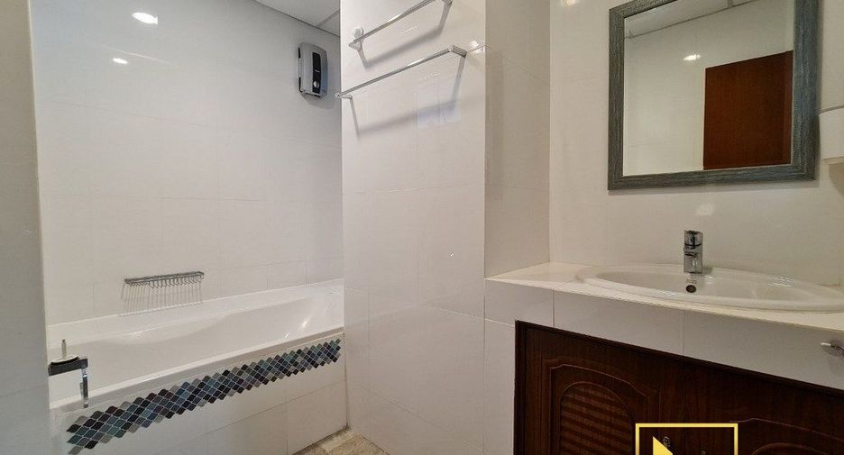 For rent 2 bedrooms apartment in Watthana, Bangkok