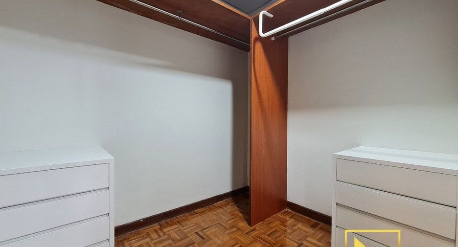 For rent 2 bedrooms apartment in Watthana, Bangkok