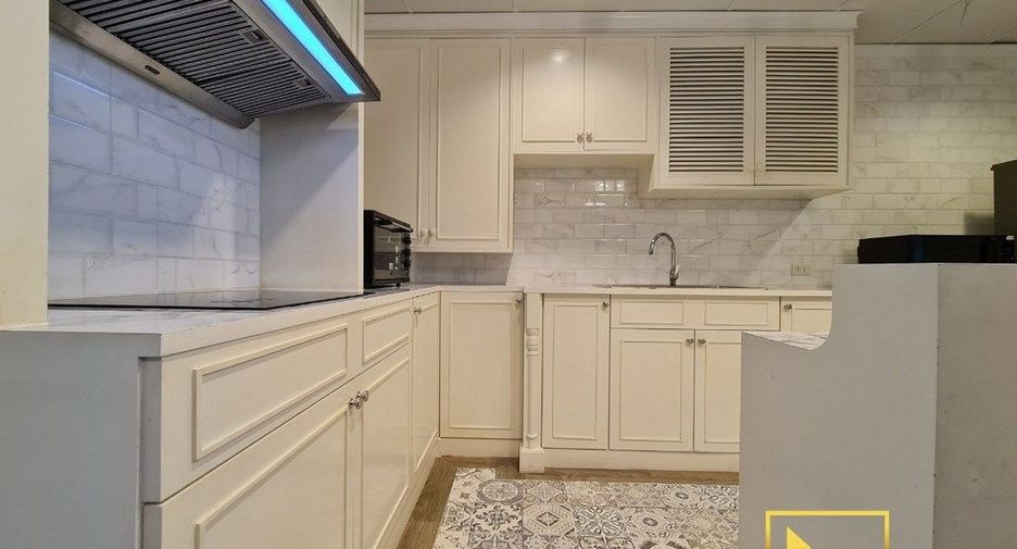For rent 2 bedrooms apartment in Watthana, Bangkok