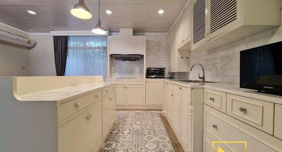 For rent 2 bedrooms apartment in Watthana, Bangkok
