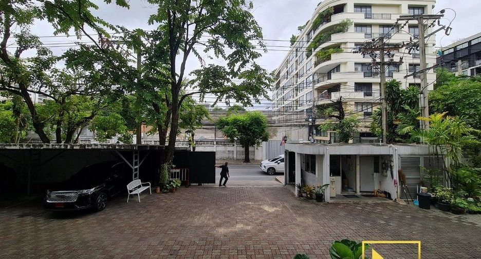 For rent 2 bedrooms apartment in Watthana, Bangkok