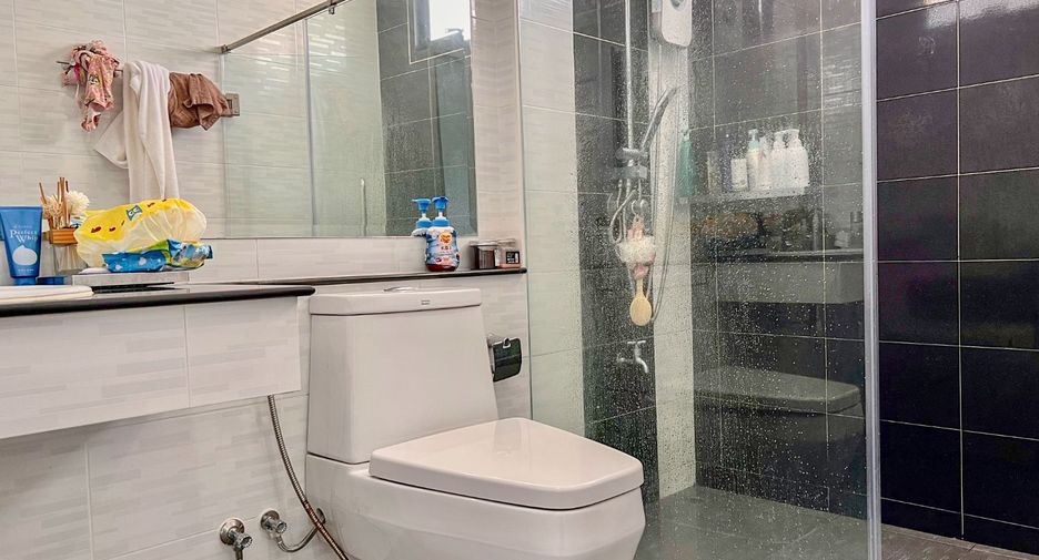 For sale 4 bedrooms house in Khlong Luang, Pathum Thani