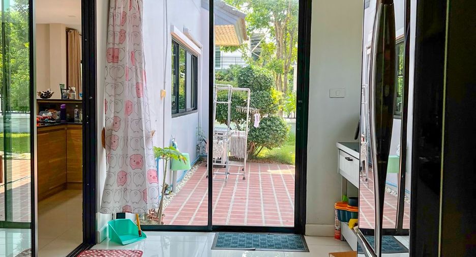 For sale 4 bedrooms house in Khlong Luang, Pathum Thani