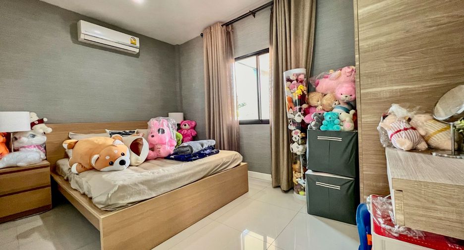 For sale 4 bedrooms house in Khlong Luang, Pathum Thani
