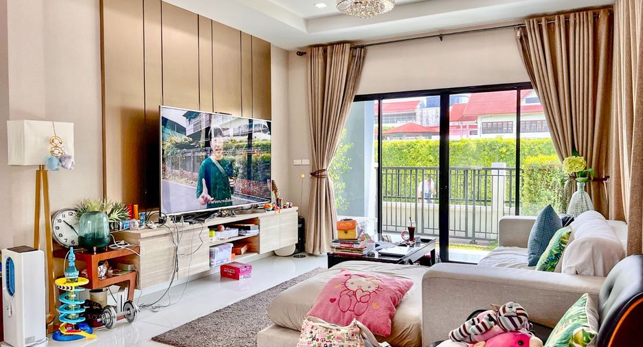 For sale 4 bedrooms house in Khlong Luang, Pathum Thani