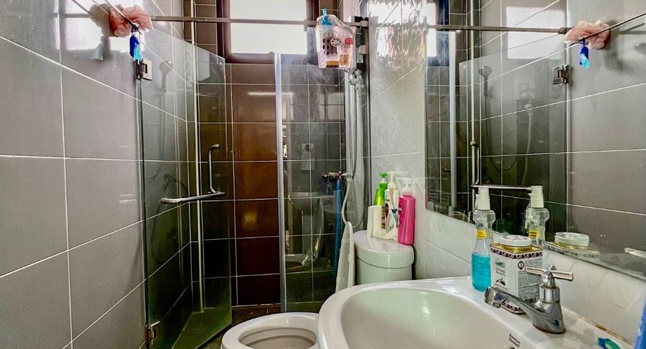 For sale 4 bedrooms house in Khlong Luang, Pathum Thani