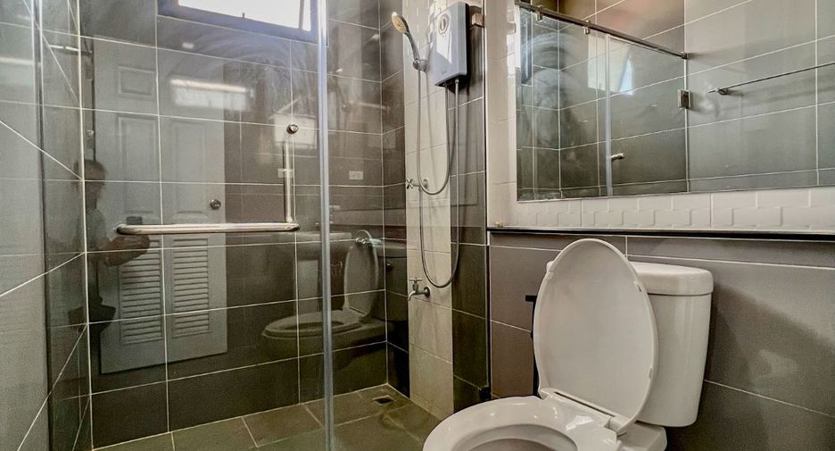 For sale 4 bedrooms house in Khlong Luang, Pathum Thani