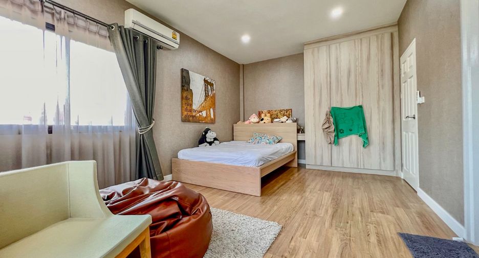 For sale 4 bedrooms house in Khlong Luang, Pathum Thani