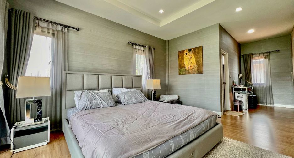 For sale 4 bedrooms house in Khlong Luang, Pathum Thani