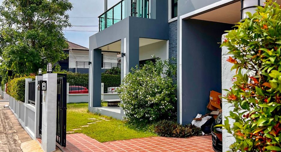 For sale 4 bedrooms house in Khlong Luang, Pathum Thani