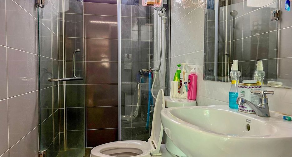 For sale 4 bedrooms house in Khlong Luang, Pathum Thani