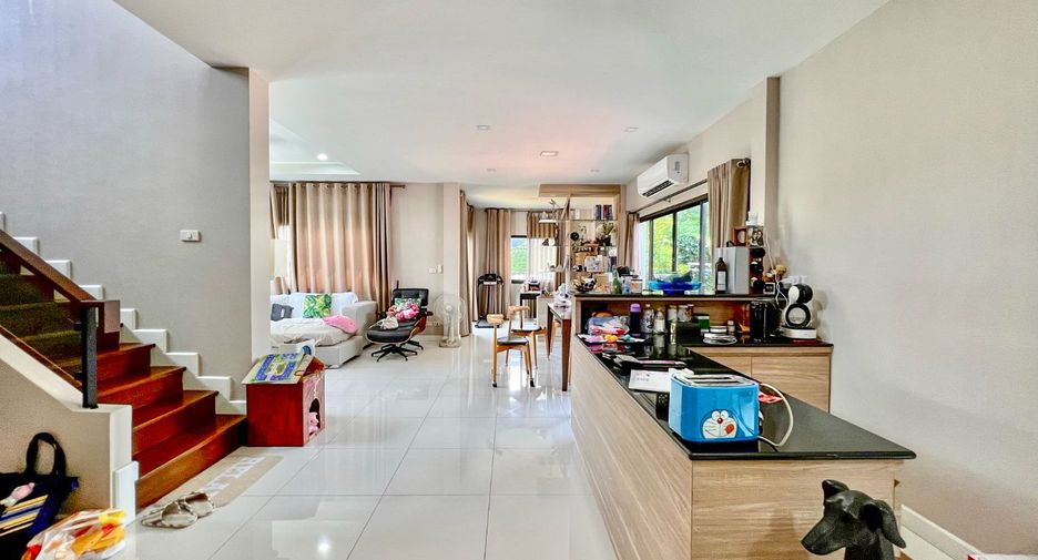 For sale 4 bedrooms house in Khlong Luang, Pathum Thani