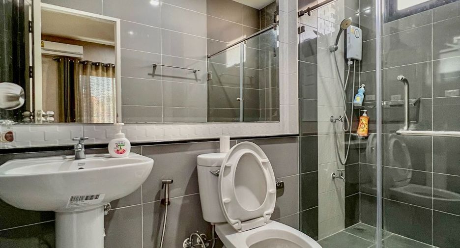 For sale 4 bedrooms house in Khlong Luang, Pathum Thani