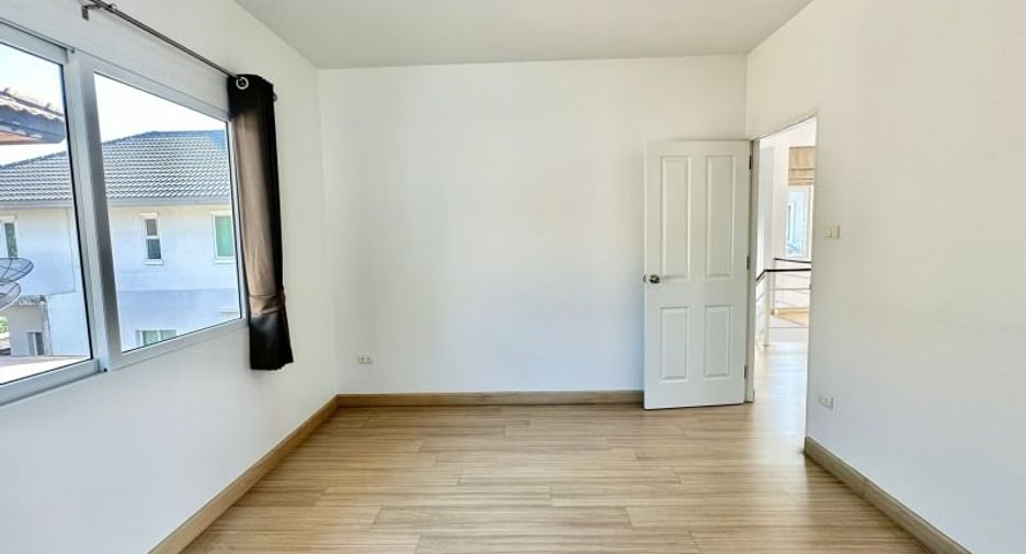 For rent 3 bedrooms house in Si Racha, Chonburi