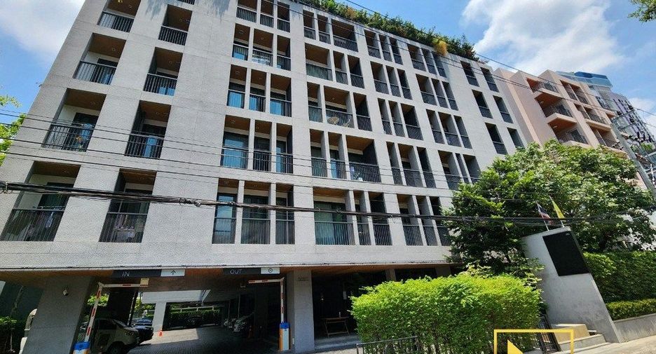 For rent 1 bed serviced apartment in Watthana, Bangkok