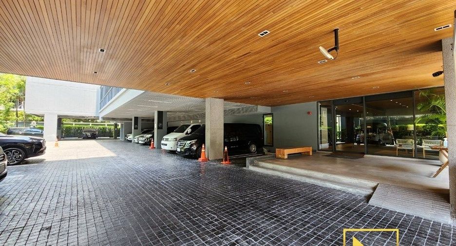 For rent 1 bed serviced apartment in Watthana, Bangkok