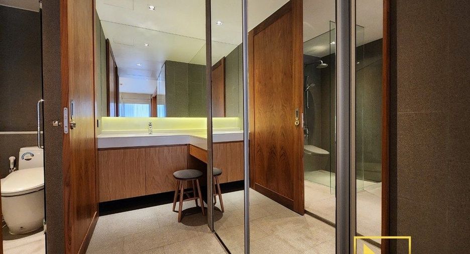 For rent 1 bed serviced apartment in Watthana, Bangkok