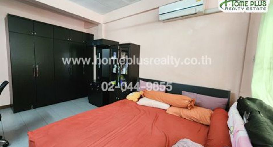 For sale 4 bedrooms retail Space in Yan Nawa, Bangkok