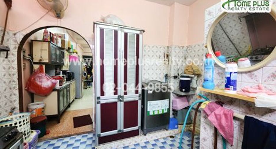 For sale 4 bedrooms retail Space in Yan Nawa, Bangkok