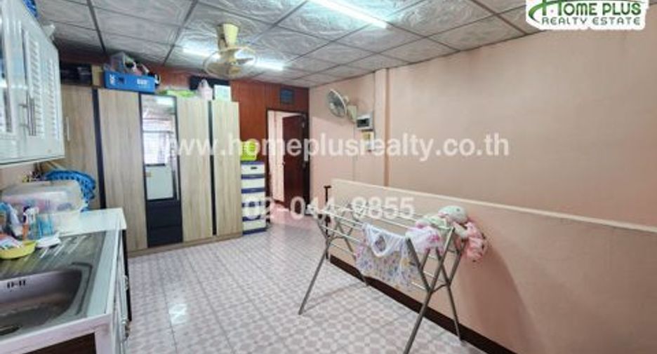 For sale 4 bedrooms retail Space in Yan Nawa, Bangkok