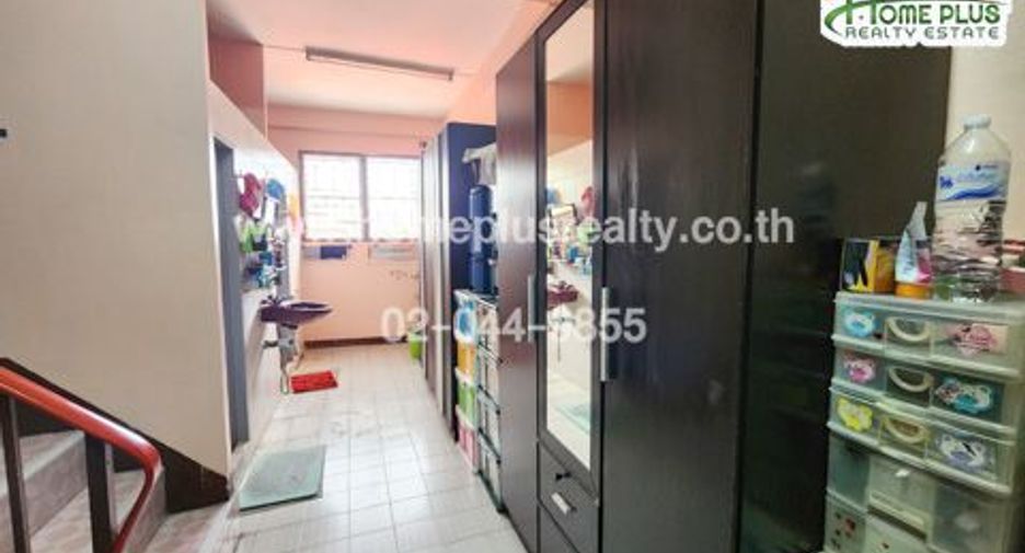 For sale 4 bedrooms retail Space in Yan Nawa, Bangkok