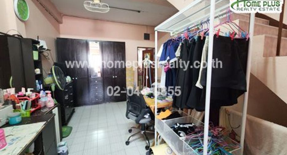 For sale 4 bedrooms retail Space in Yan Nawa, Bangkok