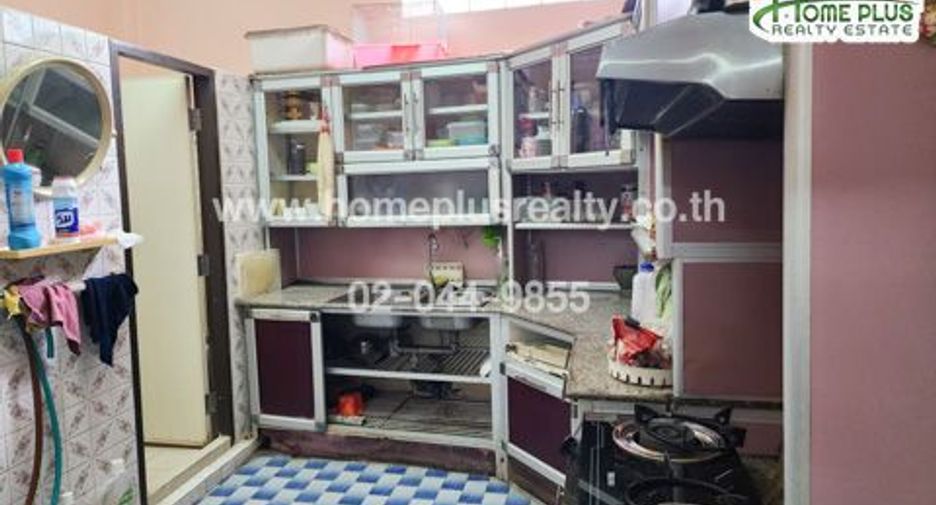 For sale 4 bedrooms retail Space in Yan Nawa, Bangkok