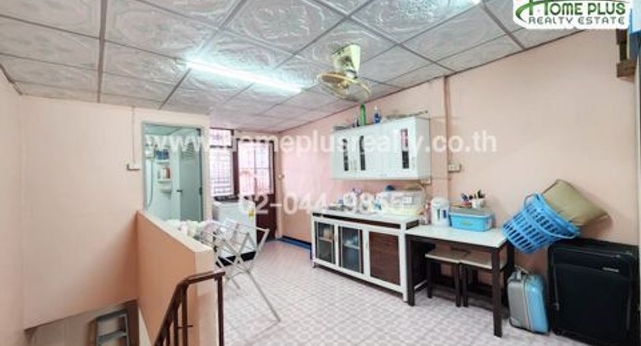 For sale 4 bedrooms retail Space in Yan Nawa, Bangkok