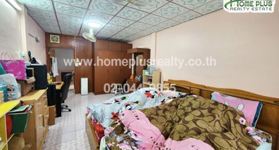 For sale 4 bedrooms retail Space in Yan Nawa, Bangkok