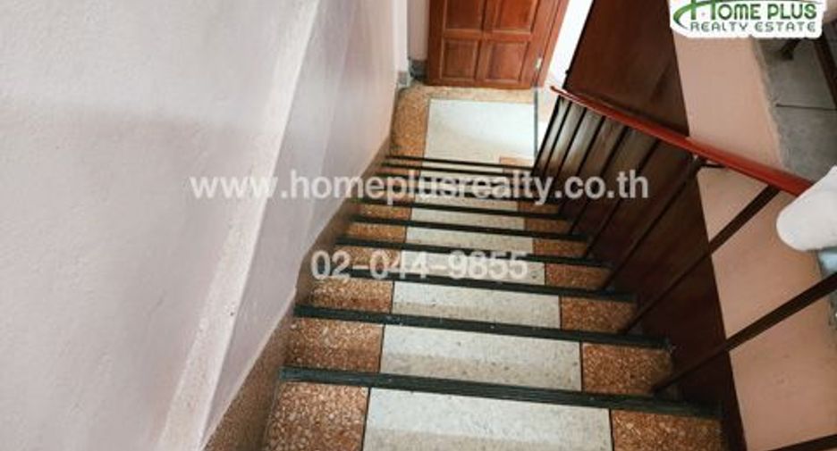 For sale 4 bedrooms retail Space in Yan Nawa, Bangkok