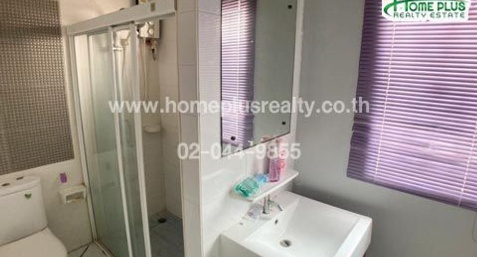 For sale 3 bedrooms townhouse in Don Mueang, Bangkok
