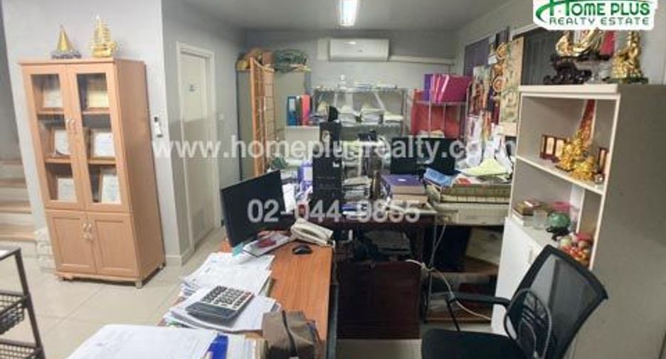 For sale 3 bedrooms townhouse in Don Mueang, Bangkok