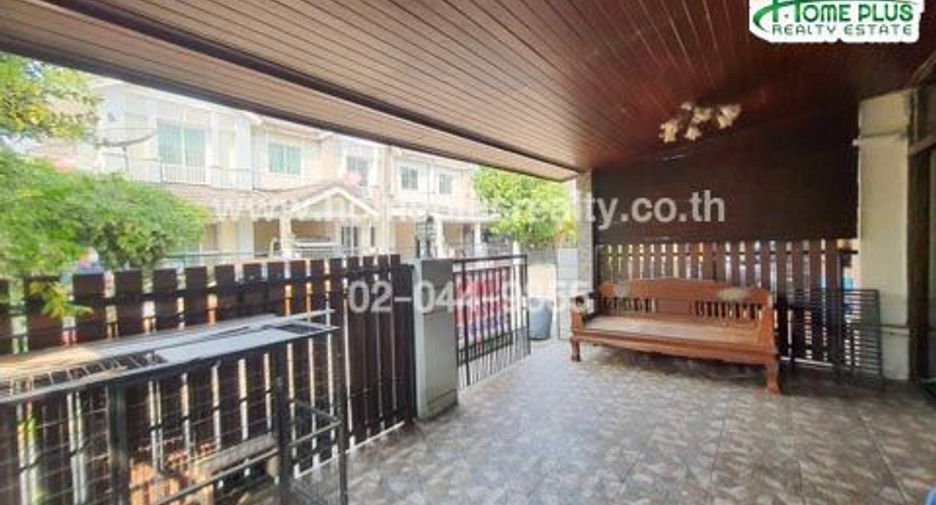 For sale 3 bedrooms townhouse in Don Mueang, Bangkok