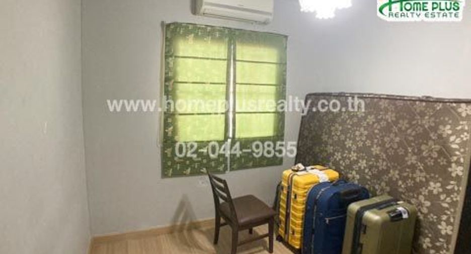 For sale 3 bedrooms townhouse in Don Mueang, Bangkok
