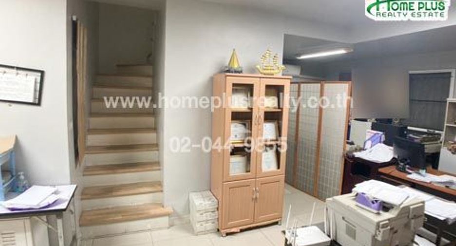 For sale 3 bedrooms townhouse in Don Mueang, Bangkok