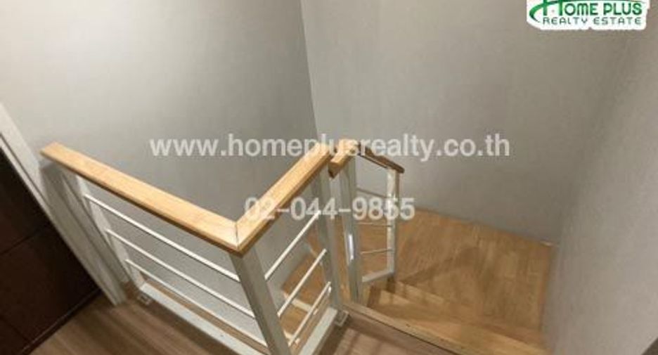 For sale 3 bedrooms townhouse in Don Mueang, Bangkok