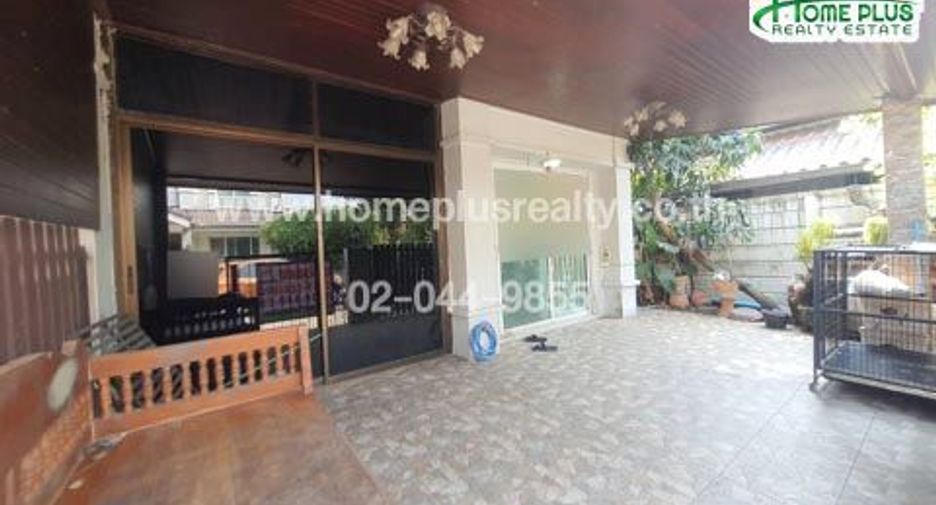 For sale 3 bedrooms townhouse in Don Mueang, Bangkok
