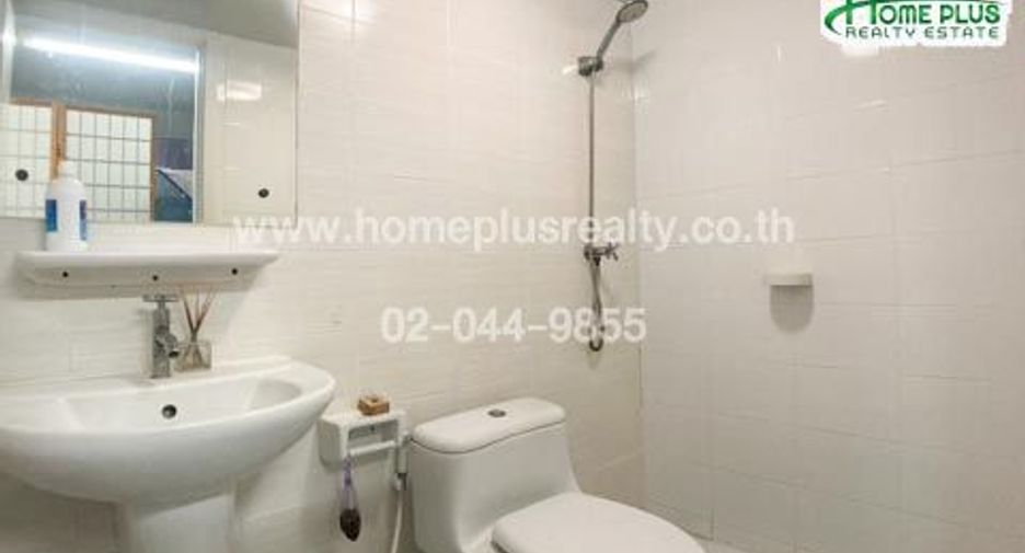 For sale 3 bedrooms townhouse in Don Mueang, Bangkok